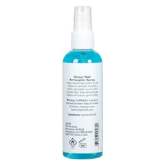 EMMA Beauty Scour nettoie la surface des ongles pour une meilleure adhérence.