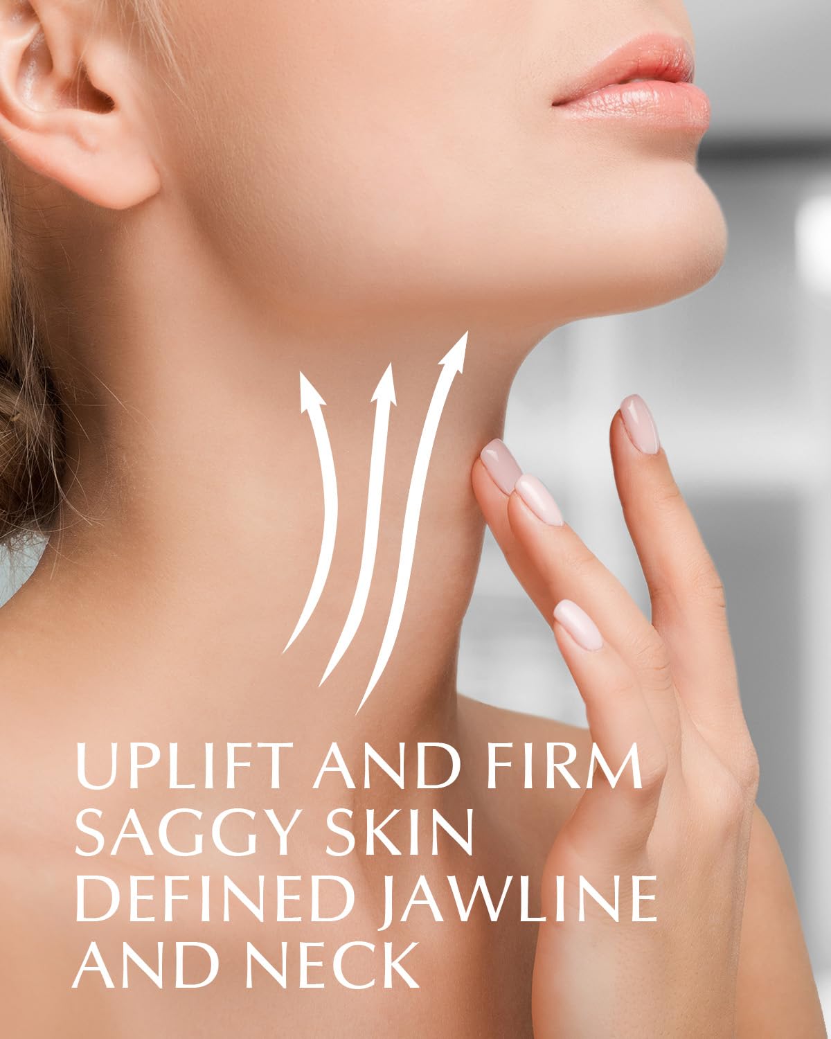 Application EnaSkin Retinol par les doigts sur le visage, usage quotidien facilitant.
