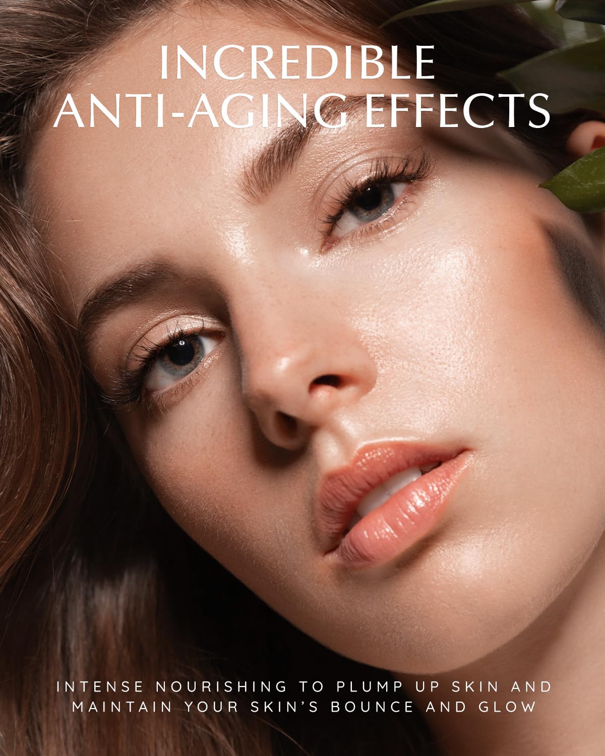 Pompe en action sur l'emballage EnaSkin Retinol, facilité d'utilisation.