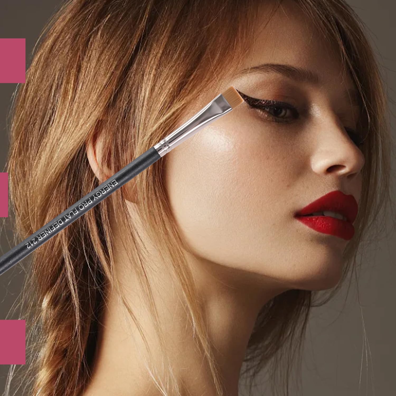 Brosse ENERGY ensemble-outils-maquillage, un accessoire plat polyvalent.