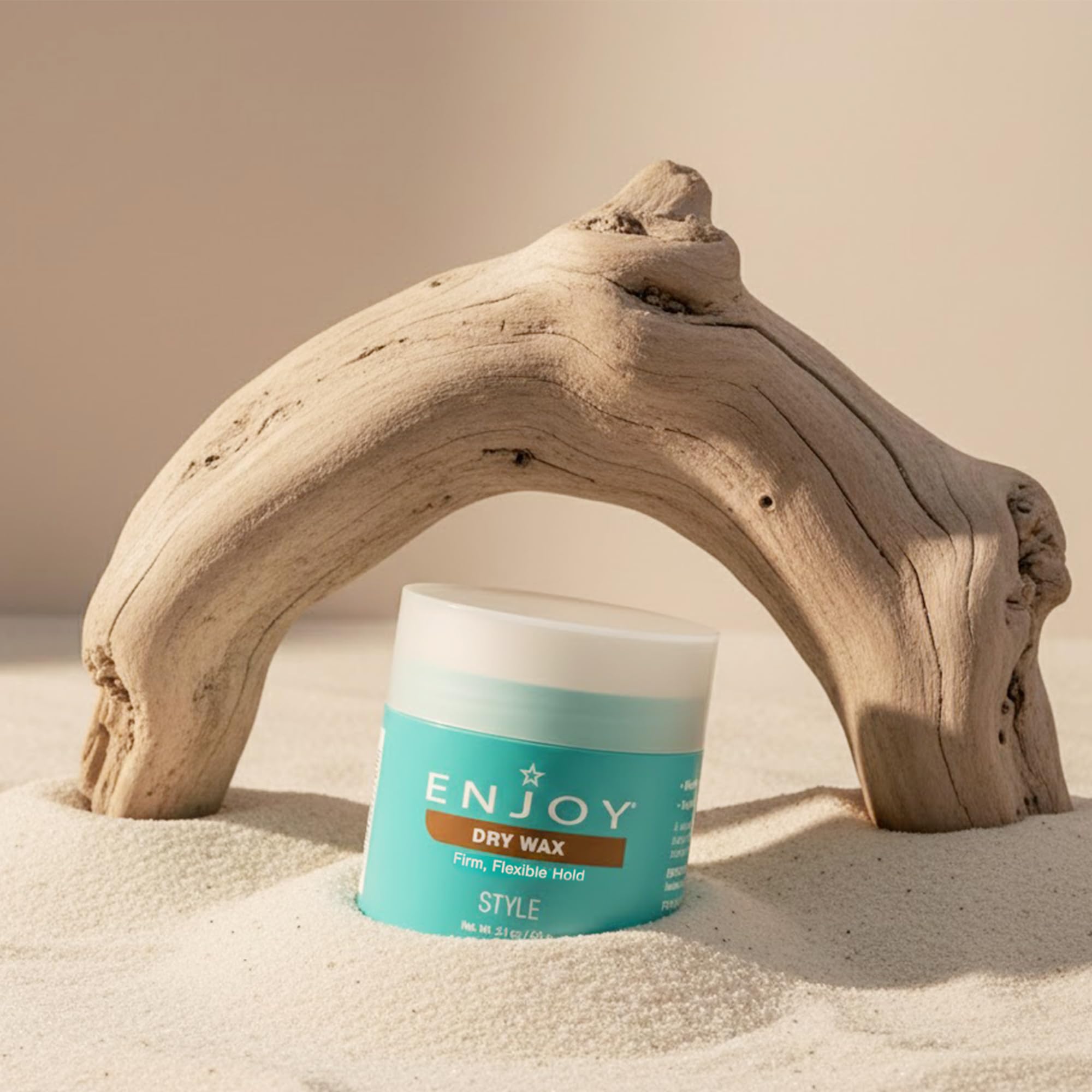 Enjoy Cire Sèche – parfum subtil qui reste discret lors du coiffage.