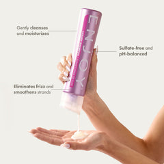 Shampoing Enjoy Luxury, texture soyeuse visible après lavage pour une douceur supérieure.
