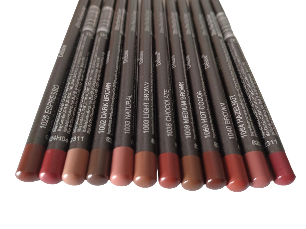 Set de crayons lèvres et yeux brun ultra-fin, tracés nets et précis.