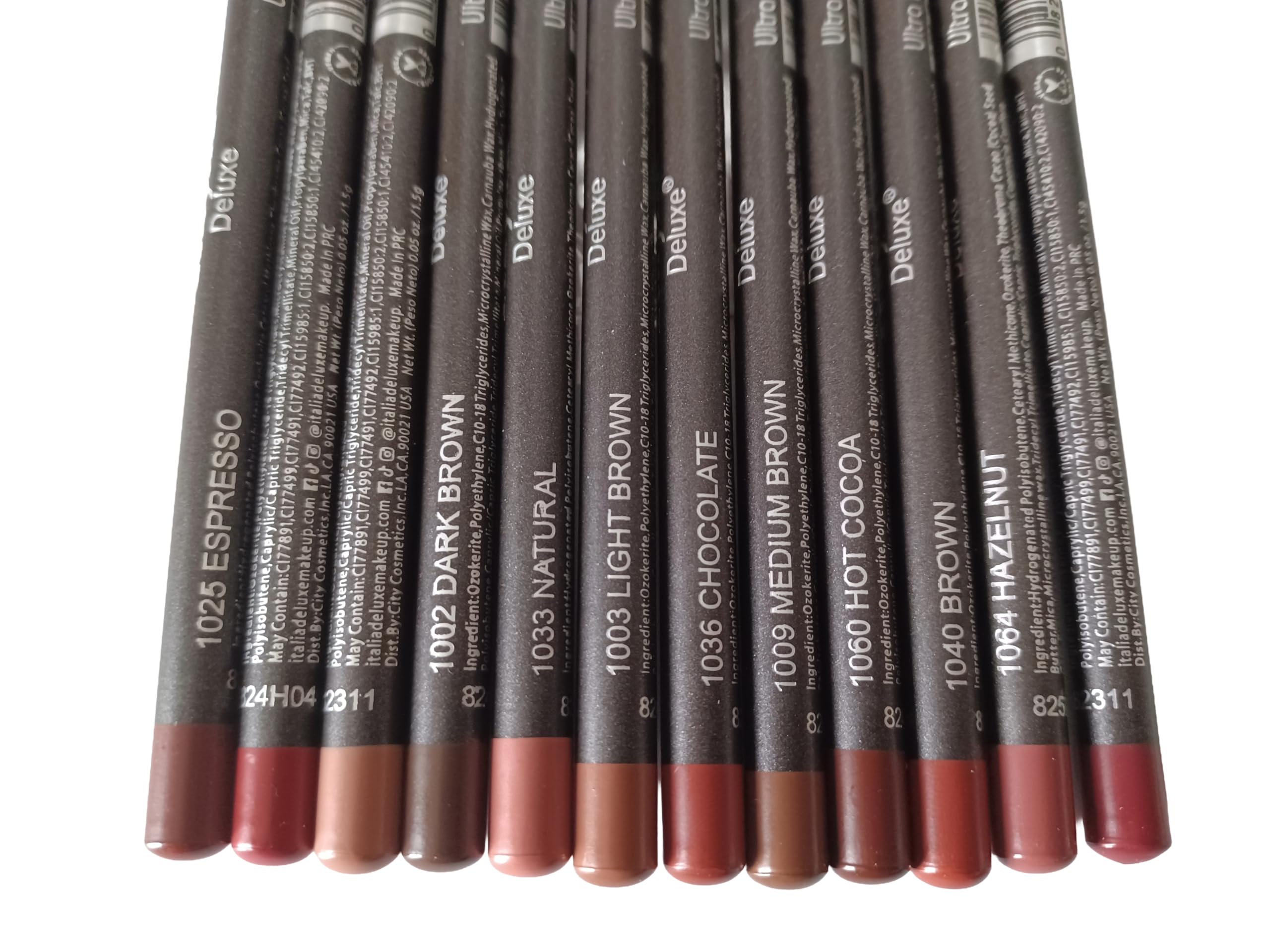 Set de crayons lèvres et yeux brun ultra-fin, polyvalence pour tous les looks.