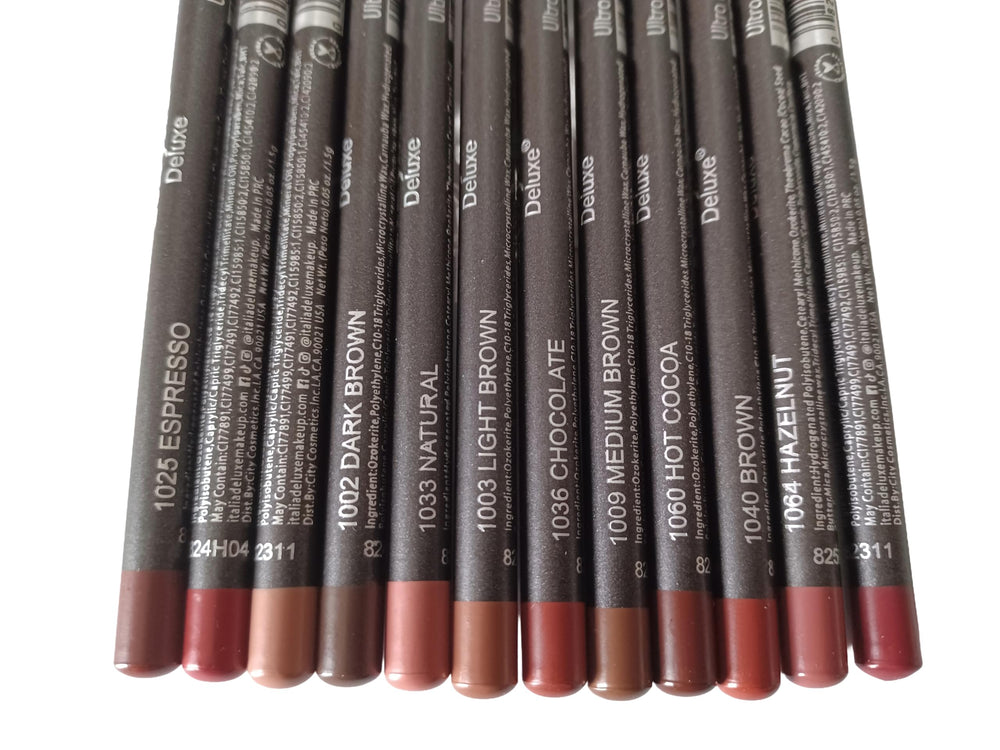 Set de crayons lèvres et yeux brun ultra-fin, polyvalence pour tous les looks.