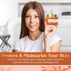 Texture onctueuse d'Envy crème visage vitamine C et E pour peau douce.