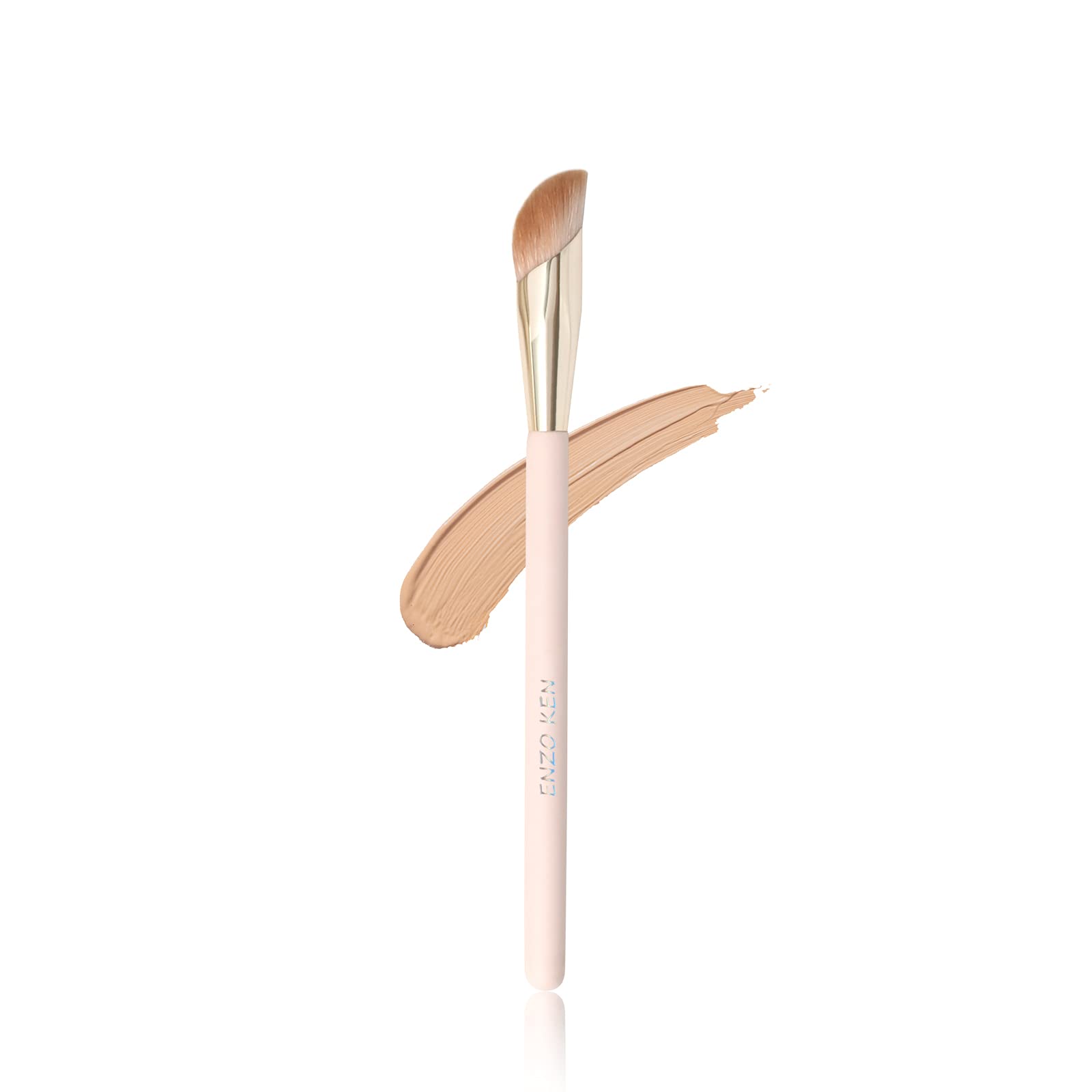 Brosse ENZO KEN angle-top pour le contour sous-oeil avec précision nette.