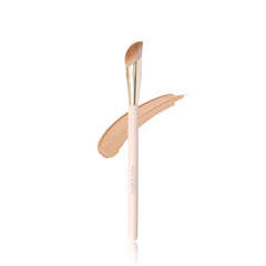 Brosse ENZO KEN angle-top pour le contour sous-oeil avec précision nette.