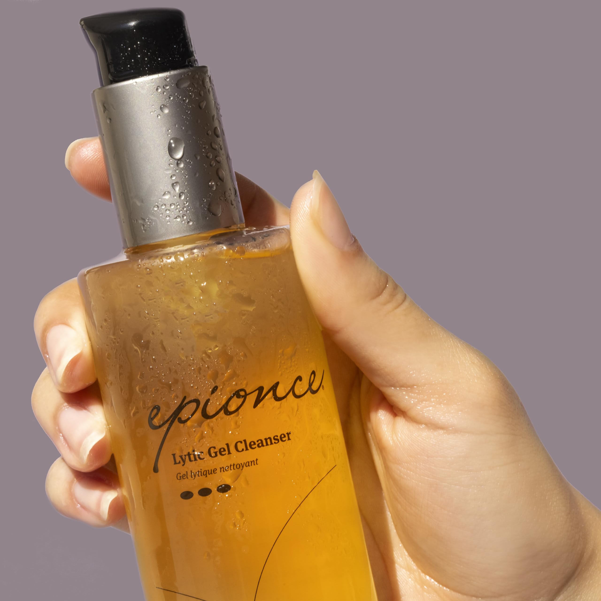 Epionce Lytic Gel Nettoyant – nettoyage en profondeur et préparation du soin suivant.