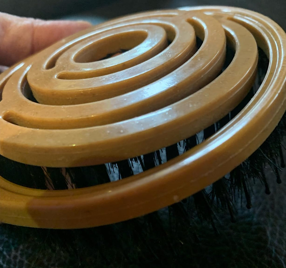 Base biodégradable en paille de blé pour une brosse légère et durable.