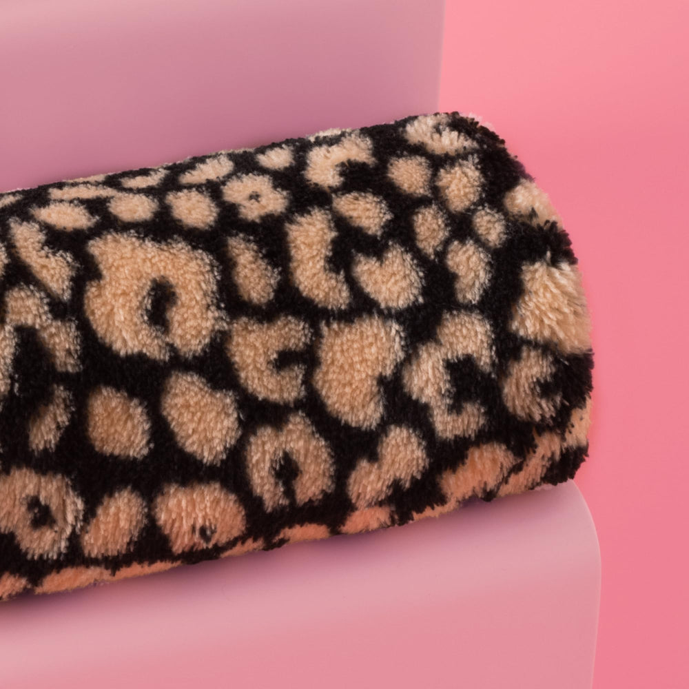 ERASE YOUR FACE duo rose et noir, double-face polyvalent pour peau sensible.