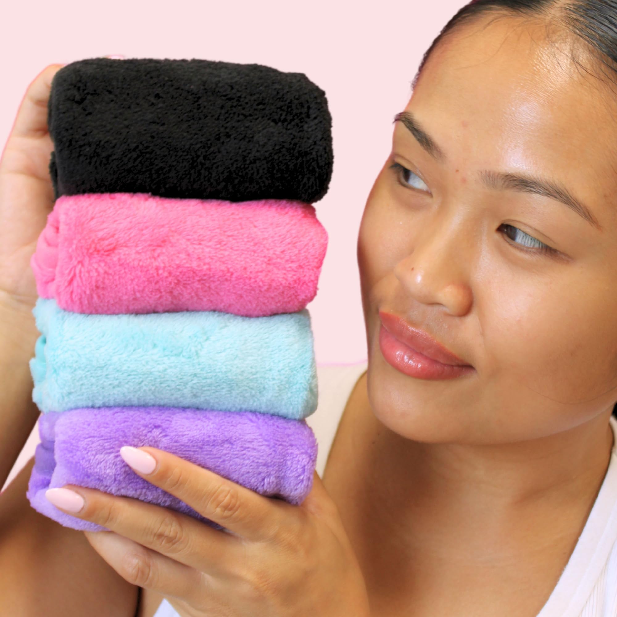 Texture microfibre douce ERASE YOUR FACE respecte la peau lors du démaquillage.