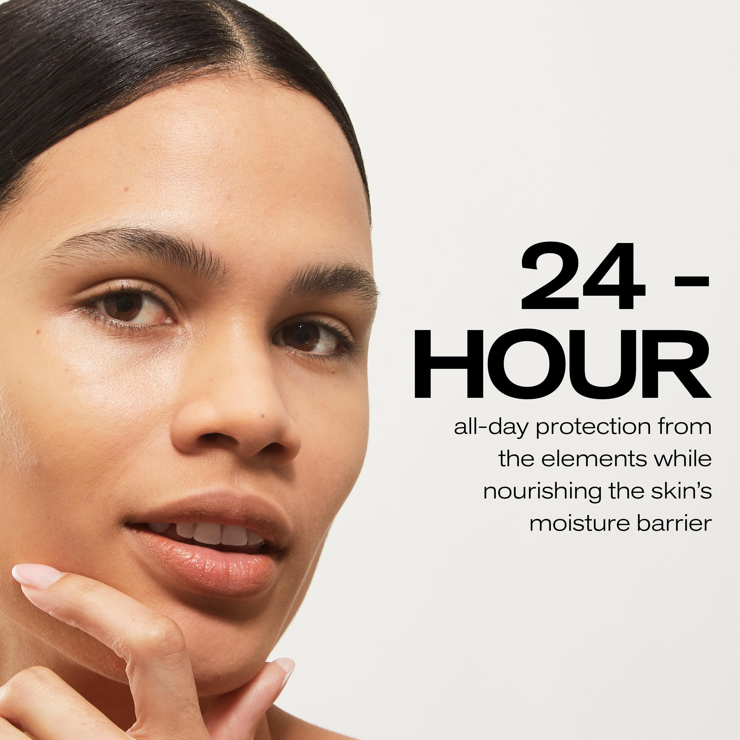 Application visage avec la crème hydratante Erno Laszlo
