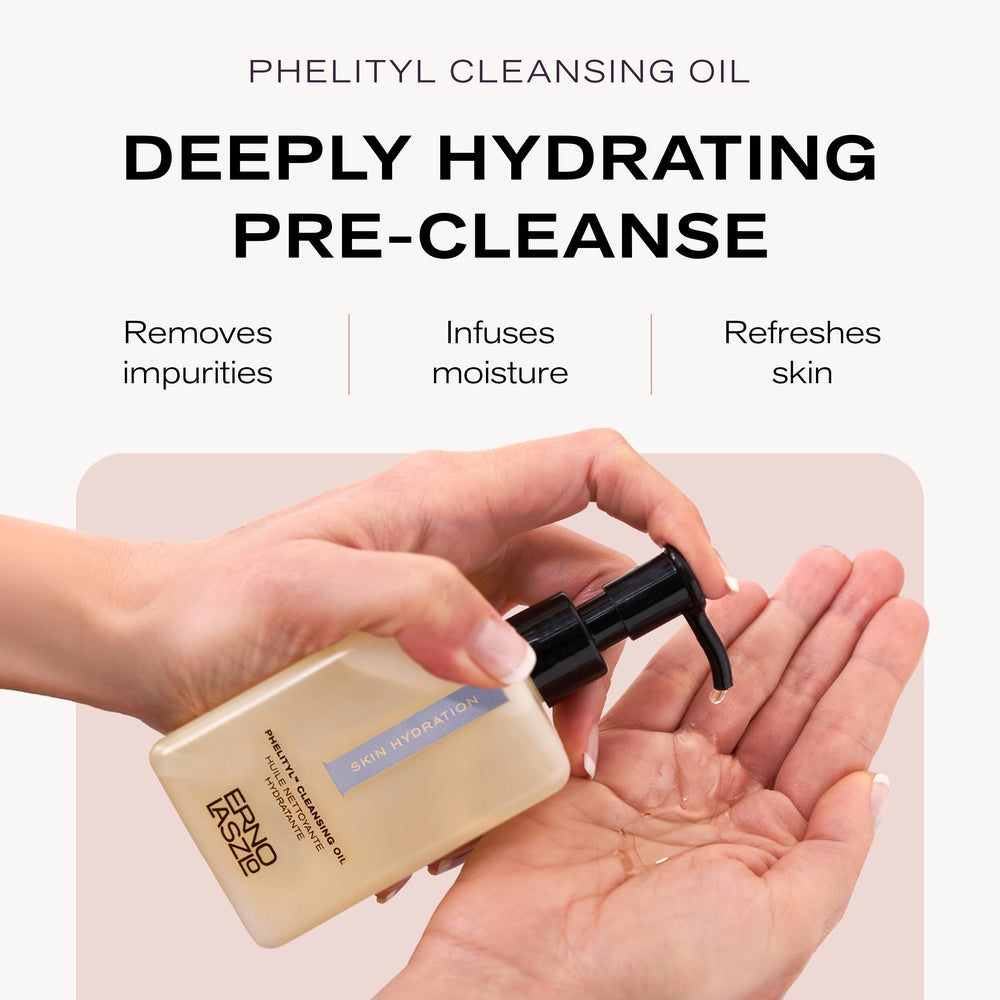 Texture huile dans la paume d'Erno Laszlo Hydra-Therapy Phelityl Oil.