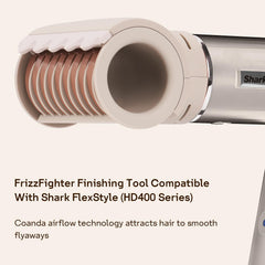 FrizzFighter Esctabalt démontrant la technologie Coanda pour mèches rebelles