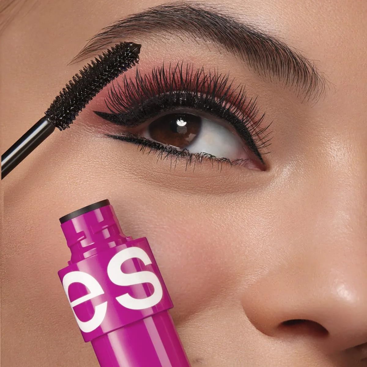 Esika Pro Mega Mascara : application imperméable pour une tenue durable