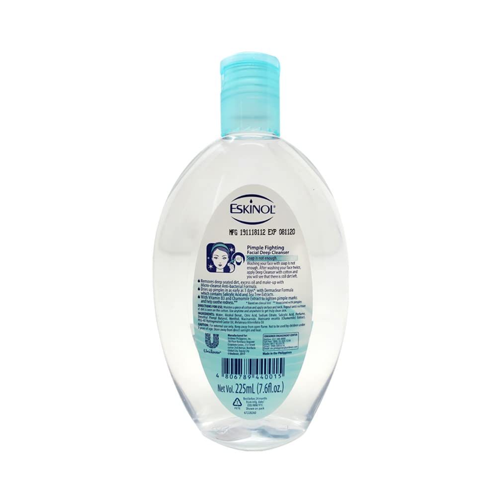 Eskinol application mains sur le visage pour nettoyage en douceur.