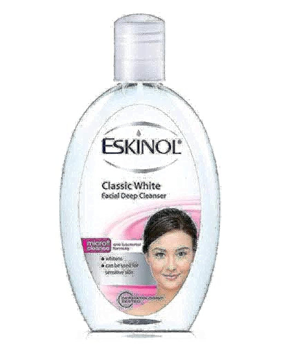 Eskinol Naturals Nettoyant Visage Classic Clear, bouteille 225 ml favorise une peau propre.