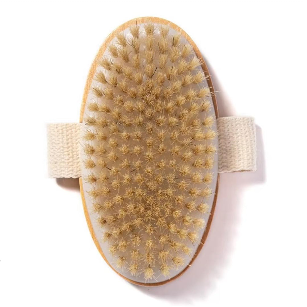 Essential Aura brosse sèche pour le corps en bois naturel, exfoliation douce et durable.