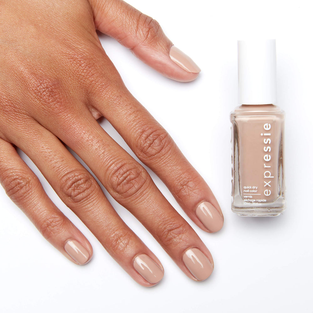 Rituel de soin des ongles avec essie Expressie.