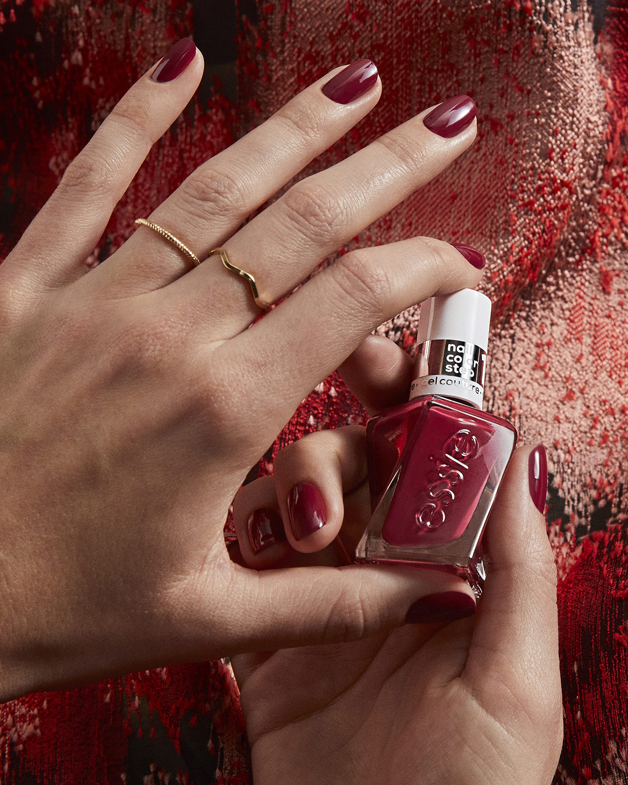 Essie Gel Couture – Application précise pour une manucure uniforme