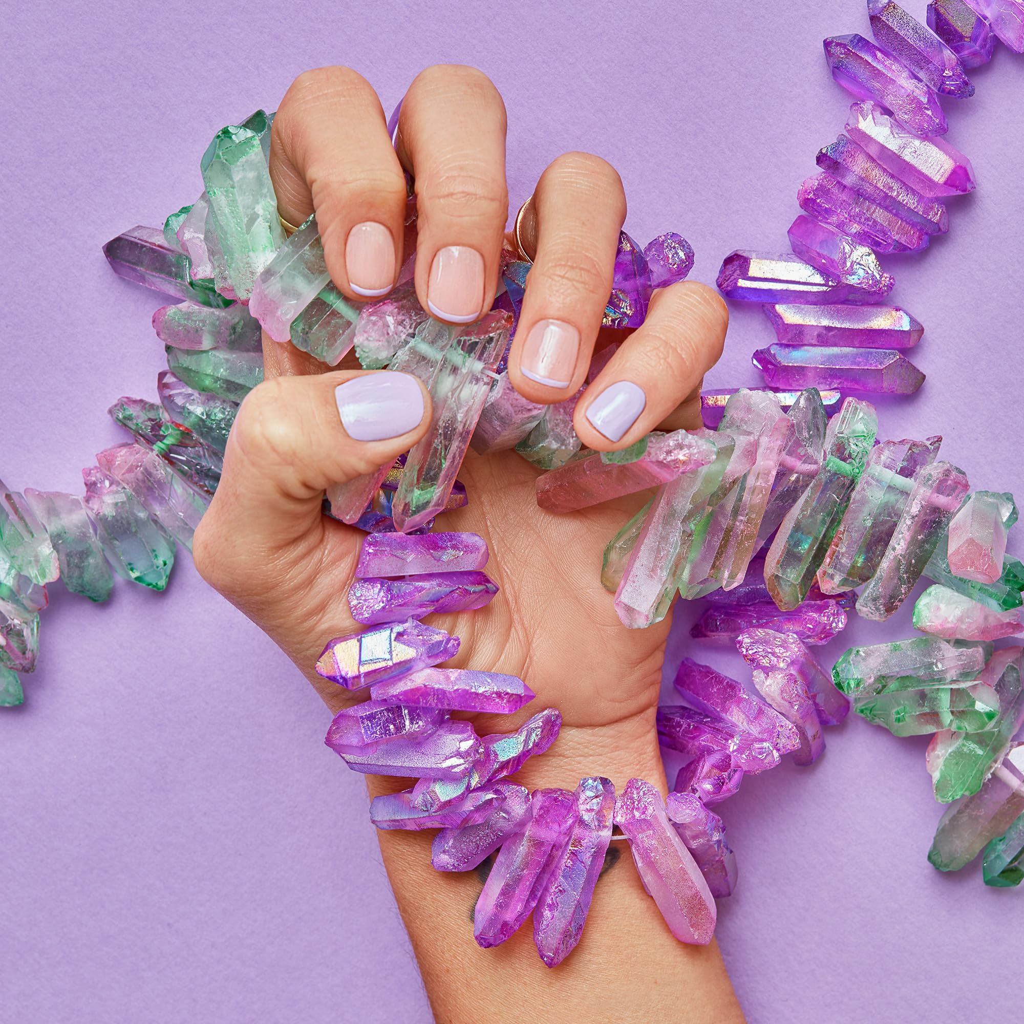 Essie Lilacism, formule vegan sans huit ingrédients, respectueuse des animaux.