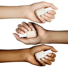 Essie Limo-Scene offre une finition brillante qui sublime les ongles.