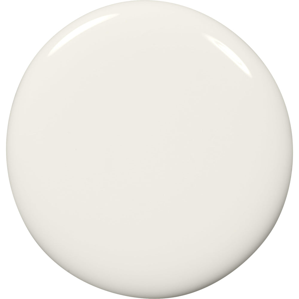 Essie Limo-Scene, teinte neutre idéale pour un look discret au quotidien.