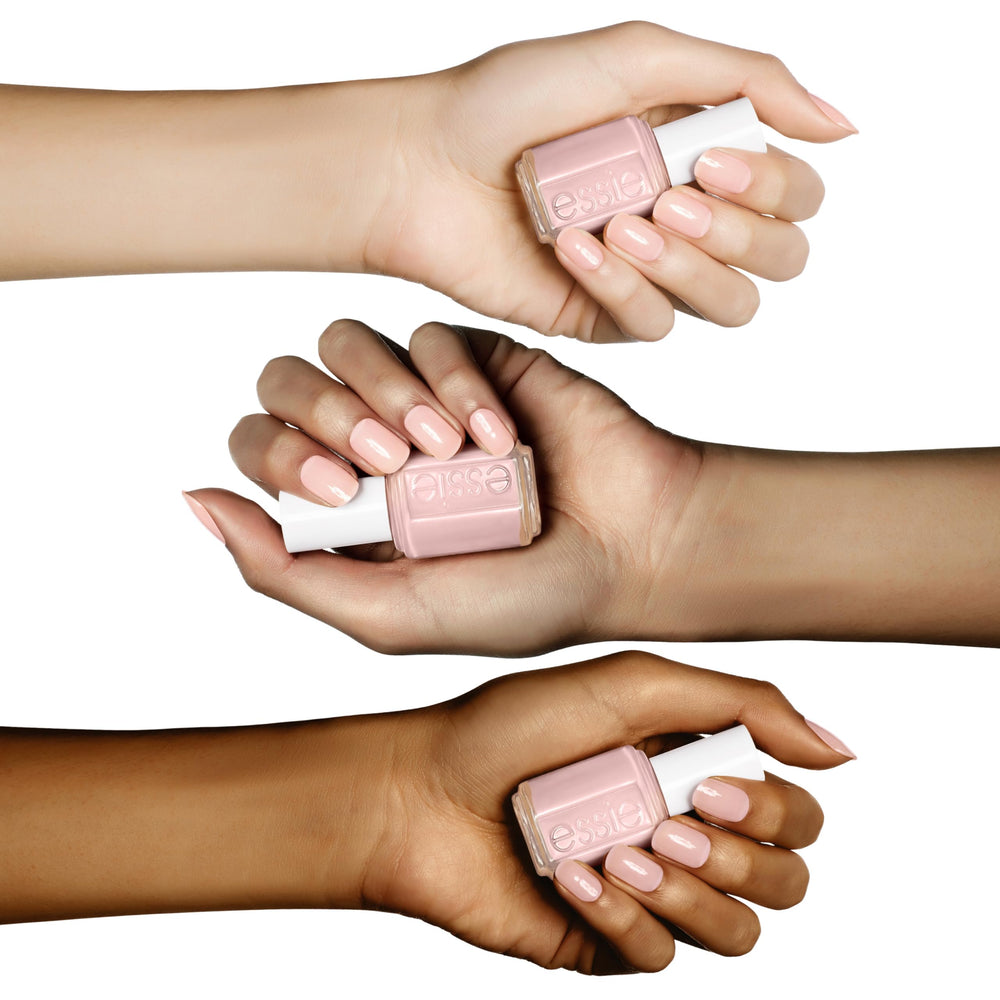 Essie Mademoiselle — teinte rose pâle adaptée à tous les looks.