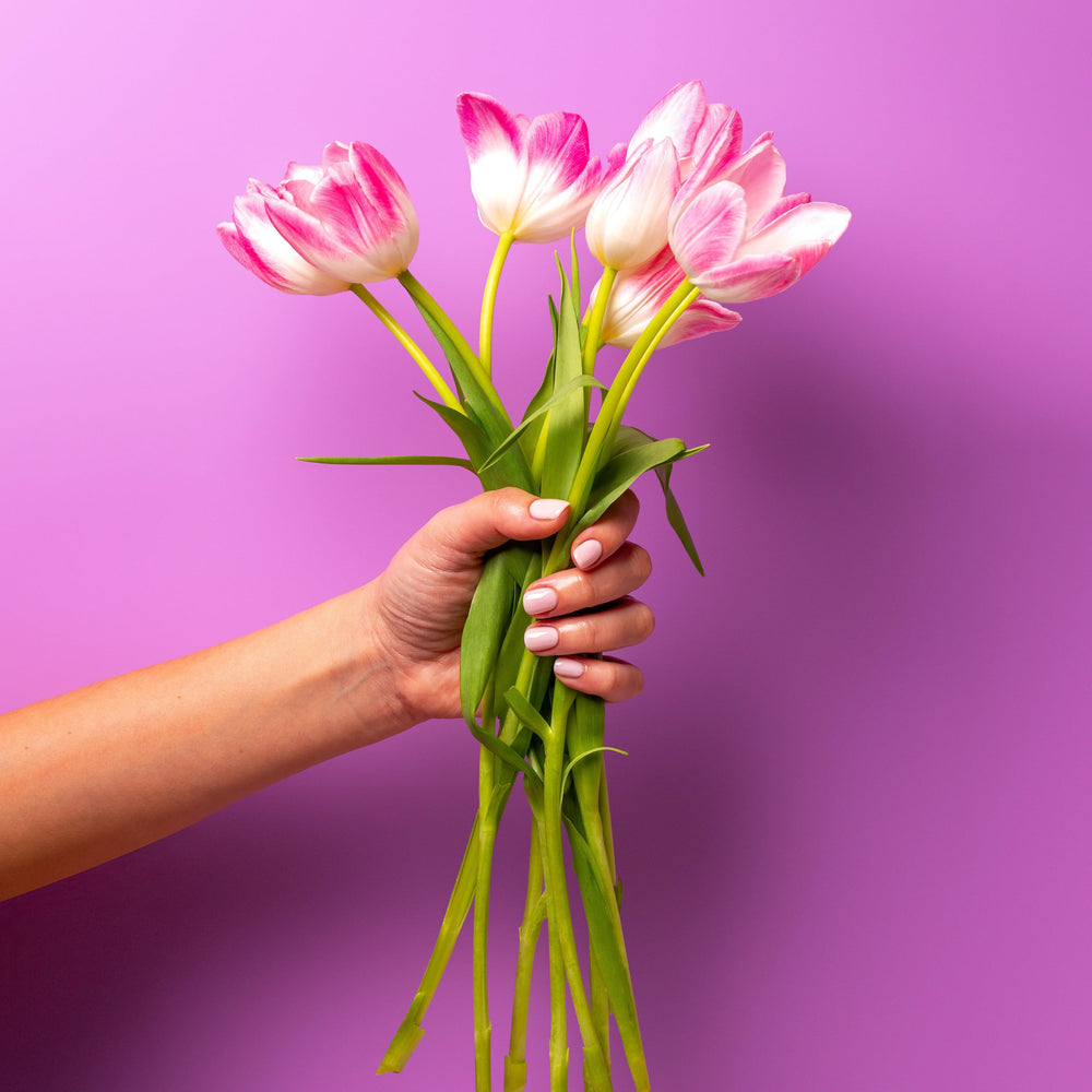 Essie Mademoiselle — couleur polyvalente pour toutes carnations.