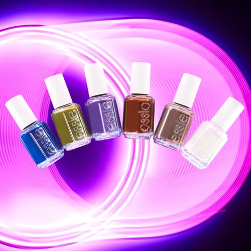 Manucure élégante avec Meet Me at Midnight et huile cuticule Essie.