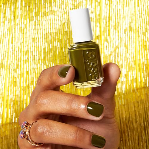 Swatch Olive, nuance olive profond sur les ongles.
