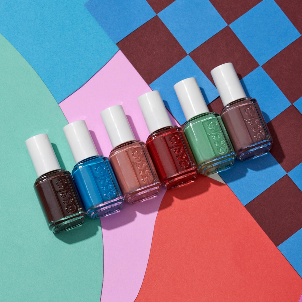 Finition-brillante Essie Odd Squad pour un éclat durable.