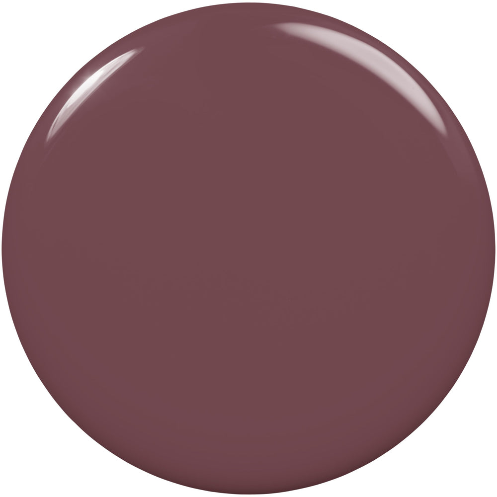 Essie pinceau glissant montre une application rapide et homogène.