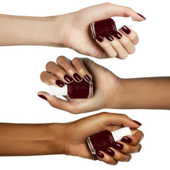 Application fluide grâce au pinceau essie, couleur uniforme.