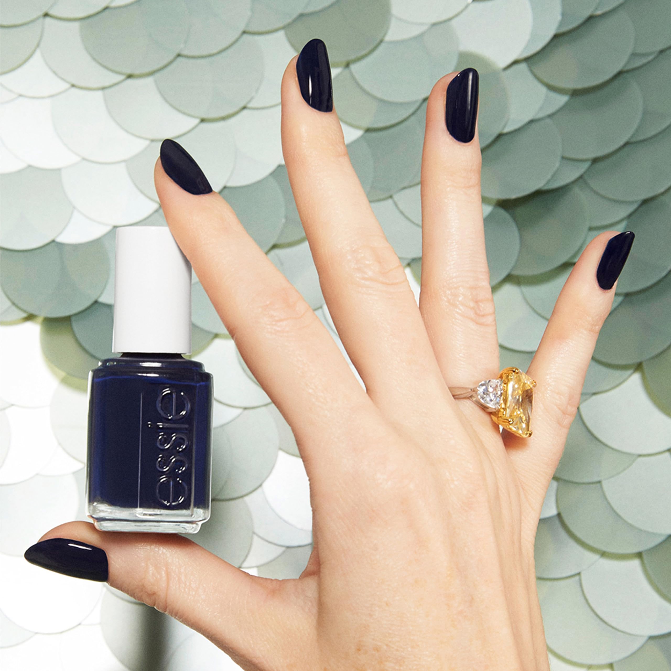 Base préparatrice essie pour une fondation lisse avant vernis Step Out of Line.