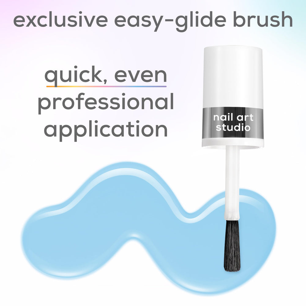 Effet lait Jelly Gloss essie sur l’ongle, résultat doux et lumineux.