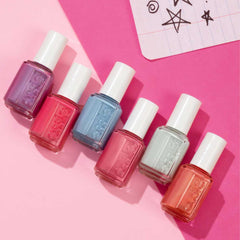 Manucure maison facile et professionnelle grâce à ce vernis Essie.