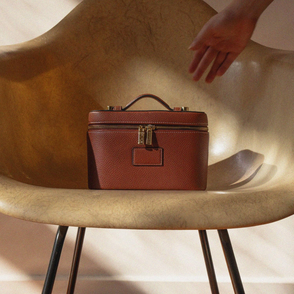 ETOILE Mini Vanity Case Ginger Brown cuir vegan texturé avec fini luxueux.