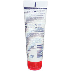 Application sur les pieds avec Eucerin Advanced Repair.