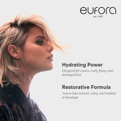 Mousse légère du shampooing Eufora dans la main, lavage délicat et efficace