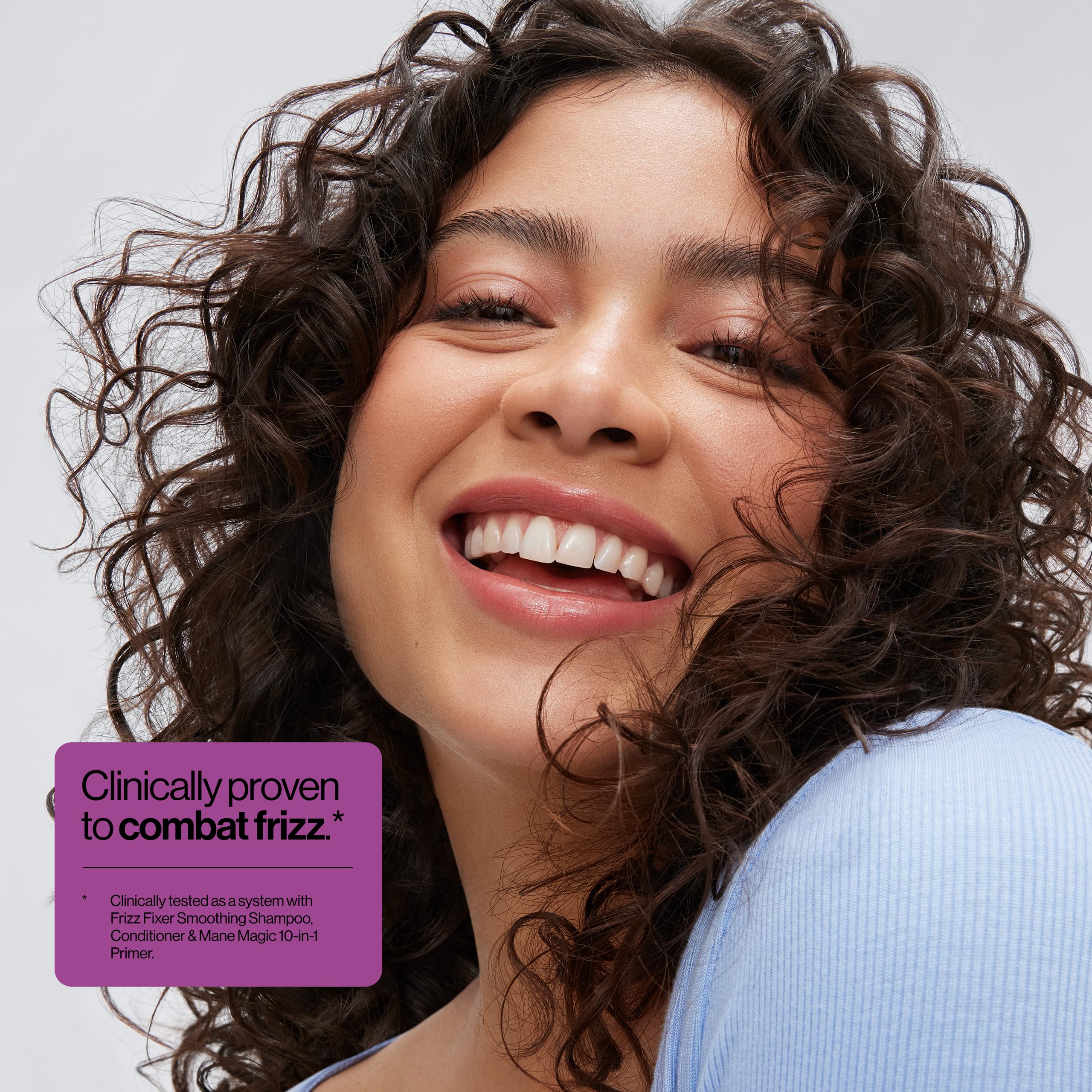 Texture crémeuse du shampoing Eva NYC anti-frisottis pour une douceur accrue.
