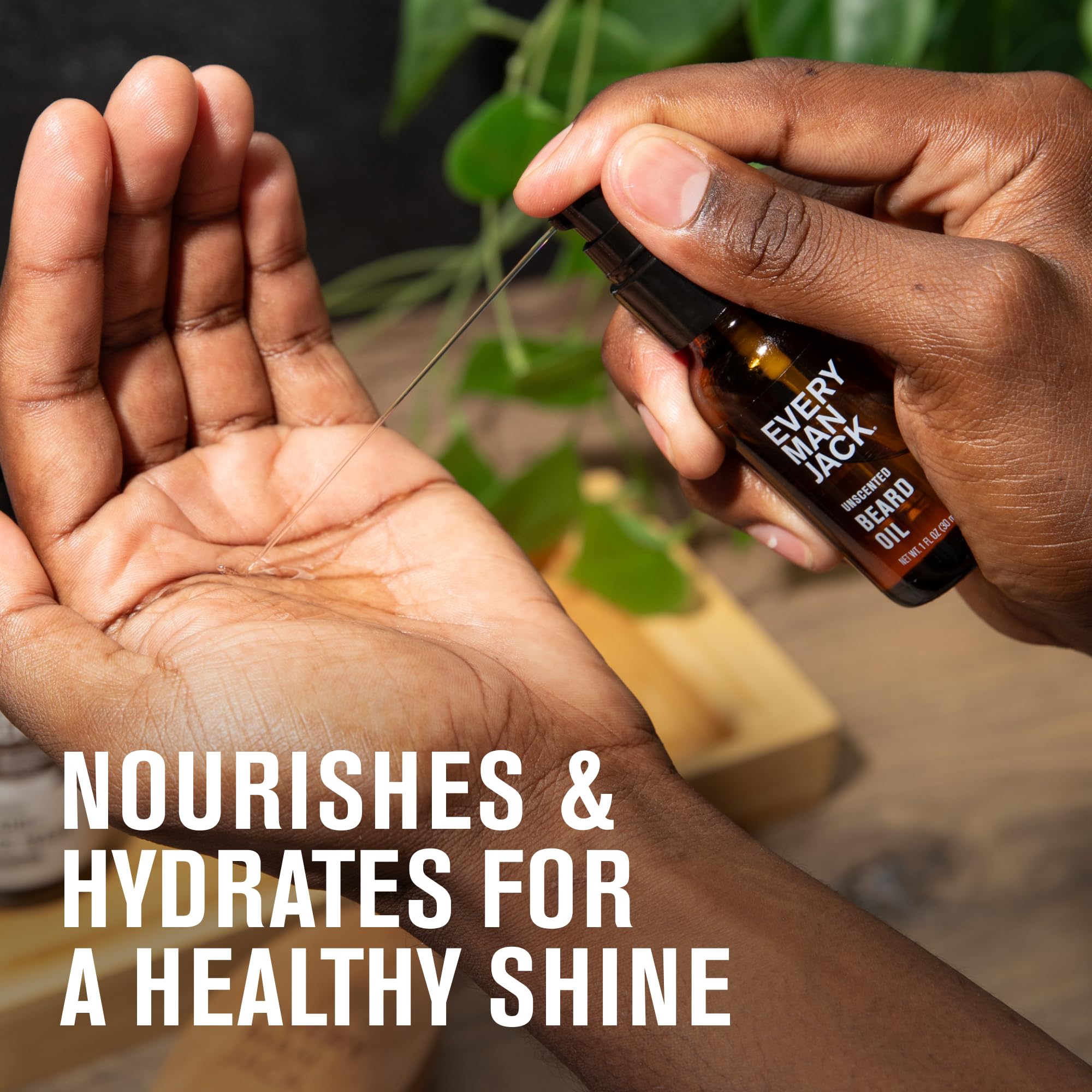 Appliquer quelques gouttes sur barbe et peau pour une absorption rapide.