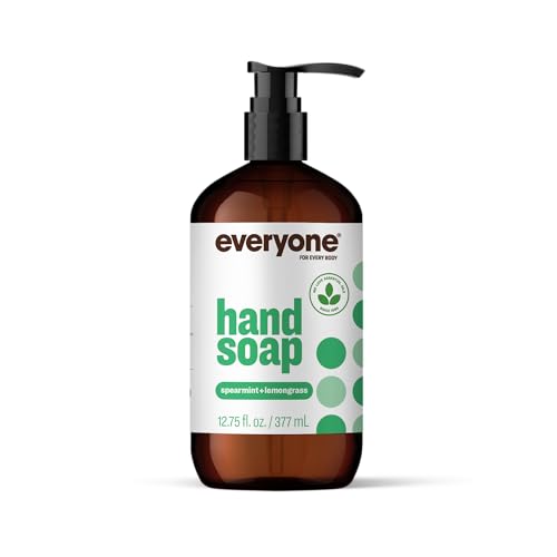Goutte de savon Everyone libérant une mousse douce pour les mains.