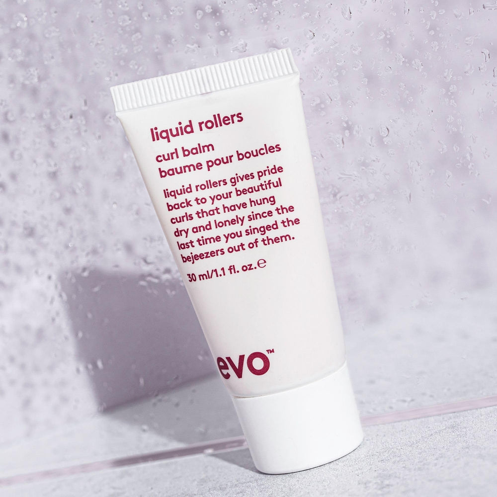 EVO baume boucles: hydratation légère qui accueille les cheveux sans poids