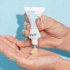 EVO Le Grand Hydrateur masque contrôle l’humidité et protège la fibre capillaire.