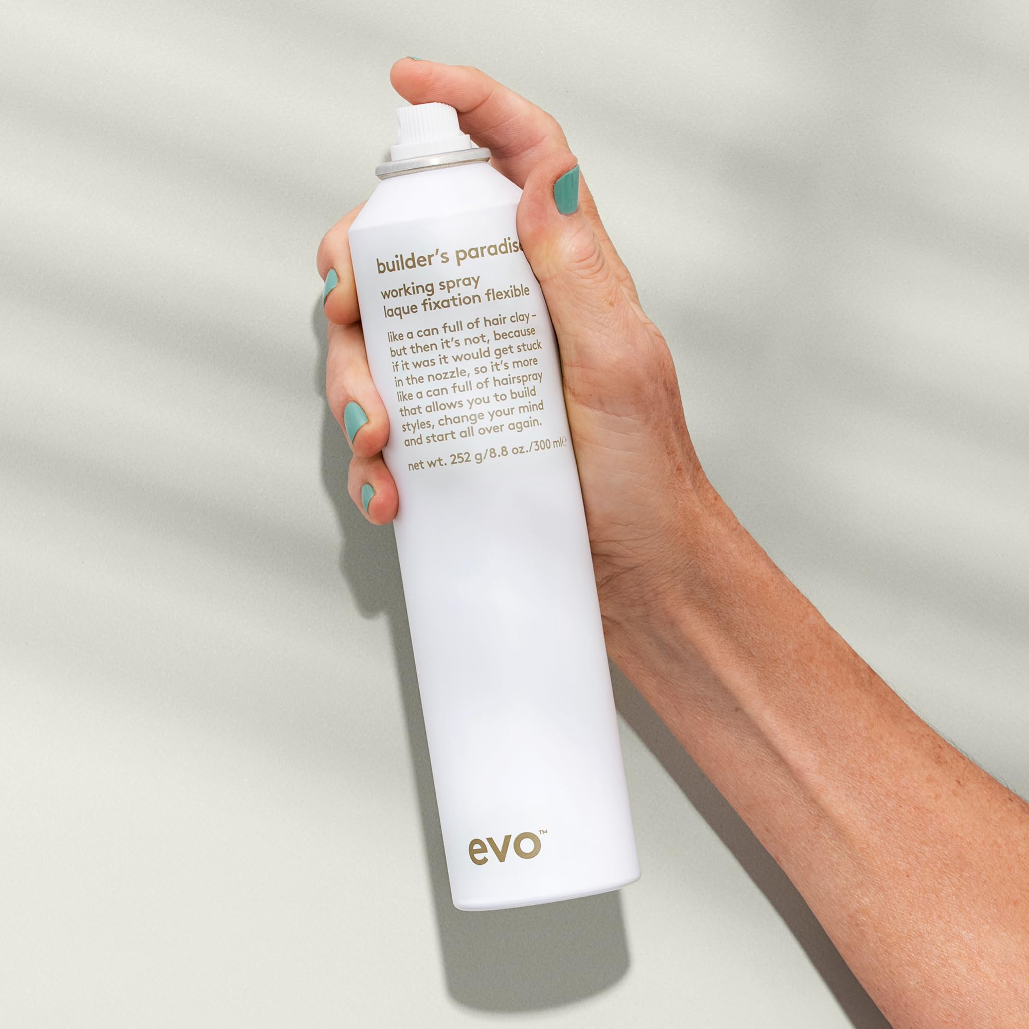 EVO Builder's Paradise Fixatif, brossage facile sans résidu.