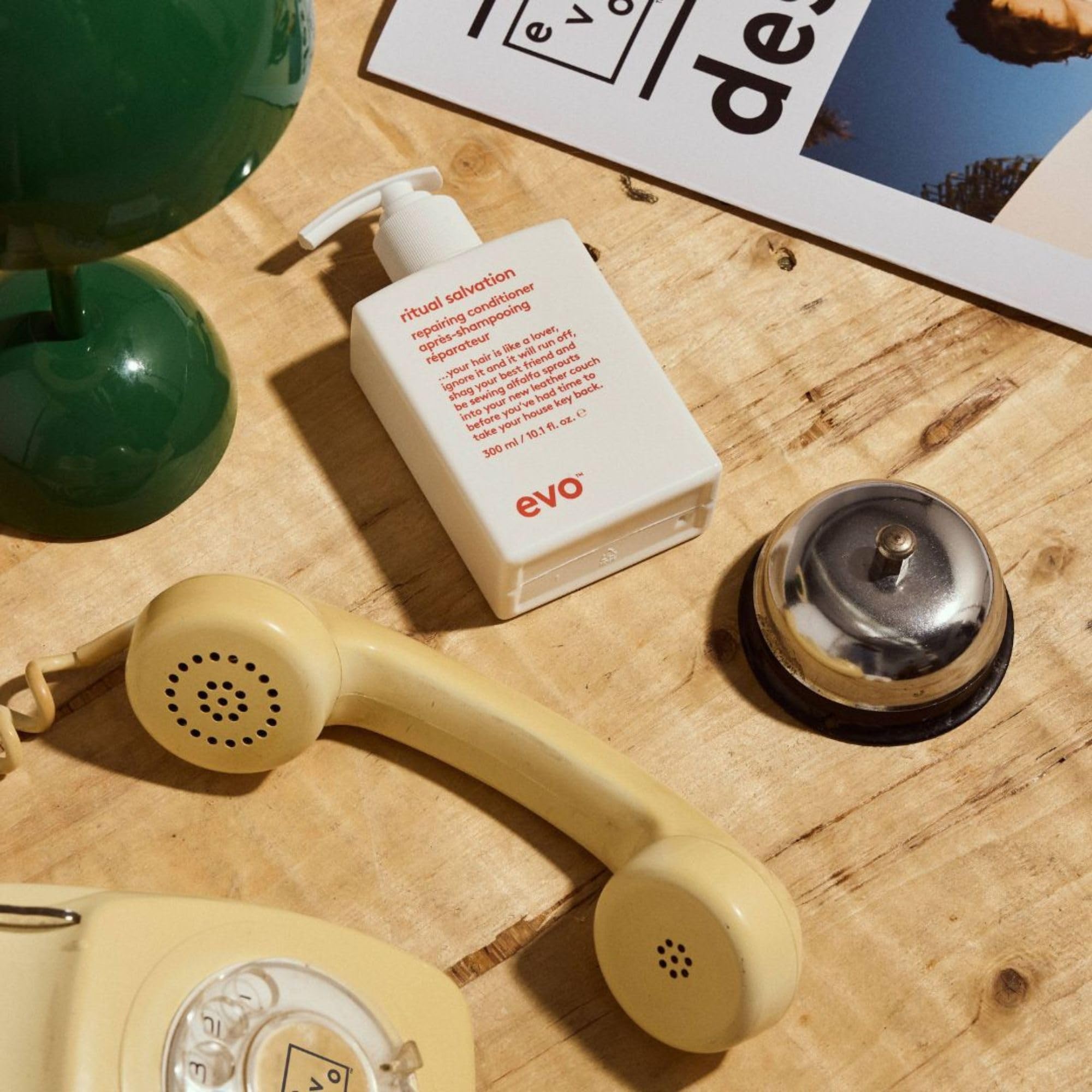 Démêlage délicat après application avec EVO Ritual Salvation sur cheveux humides