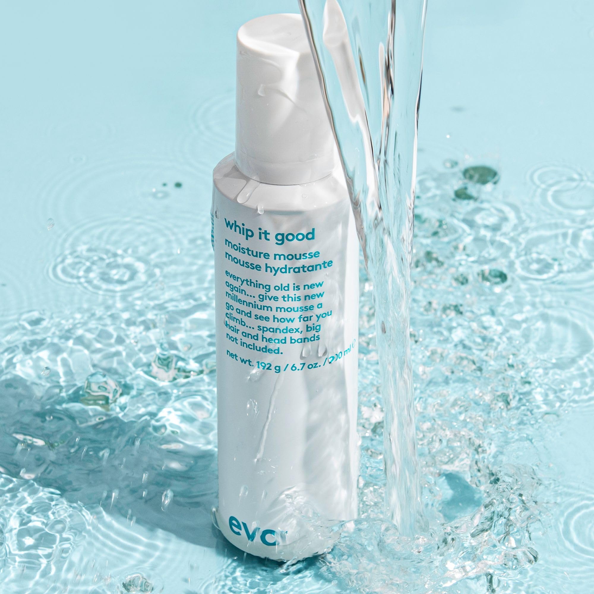 Soin nourrissant pour cheveux secs avec EVO Whip It Good Mousse.