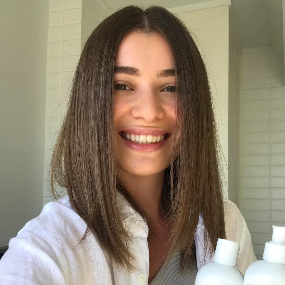 EVOLVh UltraShine Shampoing – mousse légère prête à rincer facilement.